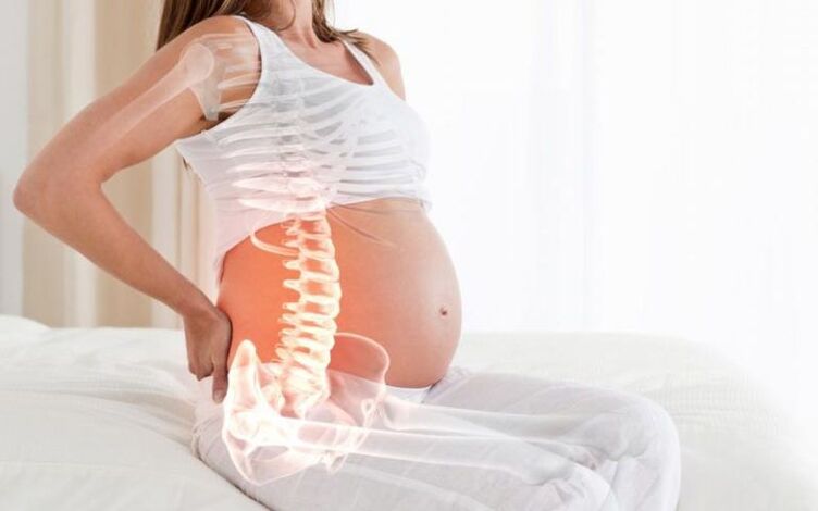 Бременните жени имат болка в гръбначния стълб между лопатките поради повишено натоварване на мускулите на гърба